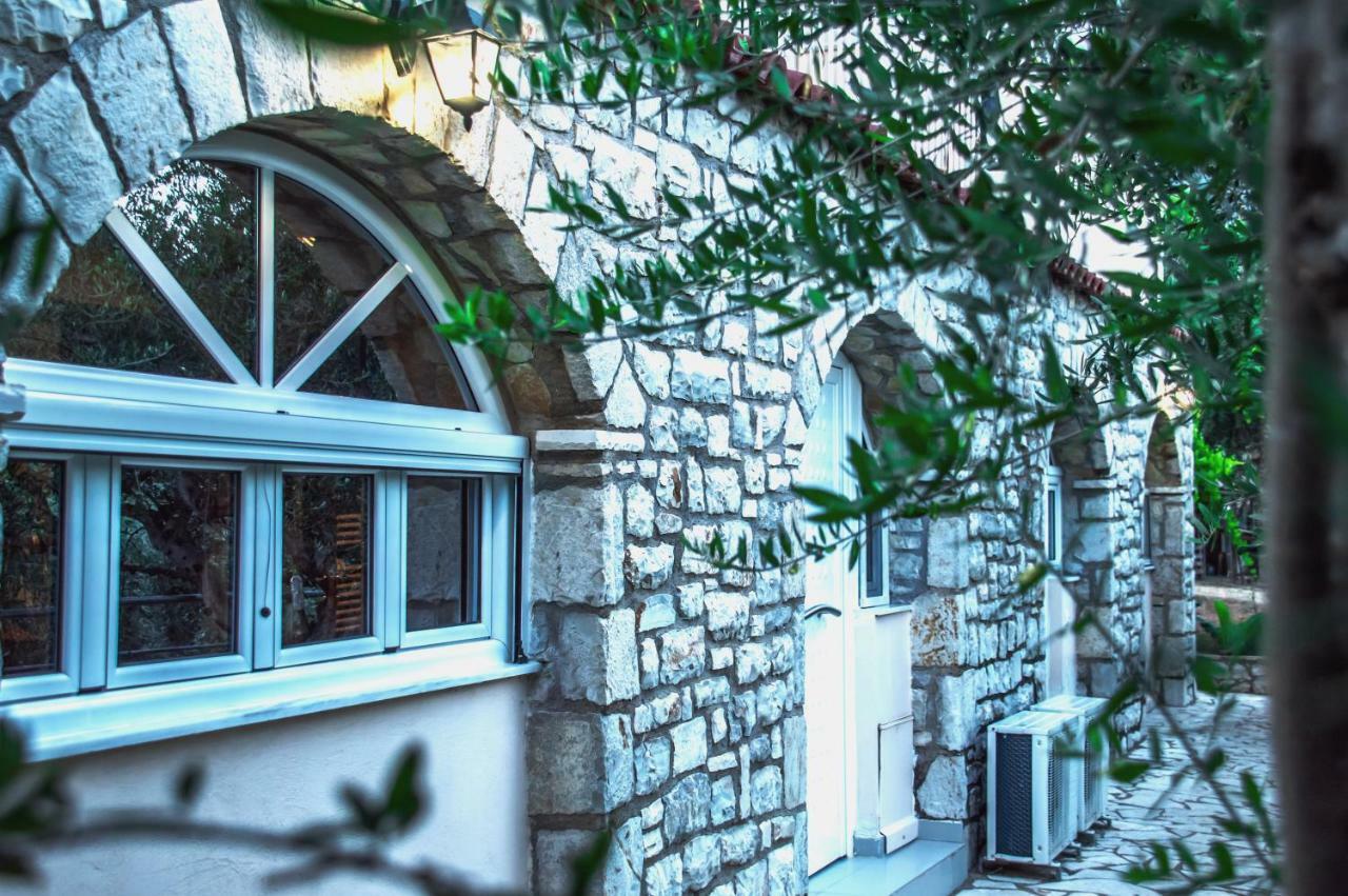Kamares Suites Каламата Екстериор снимка